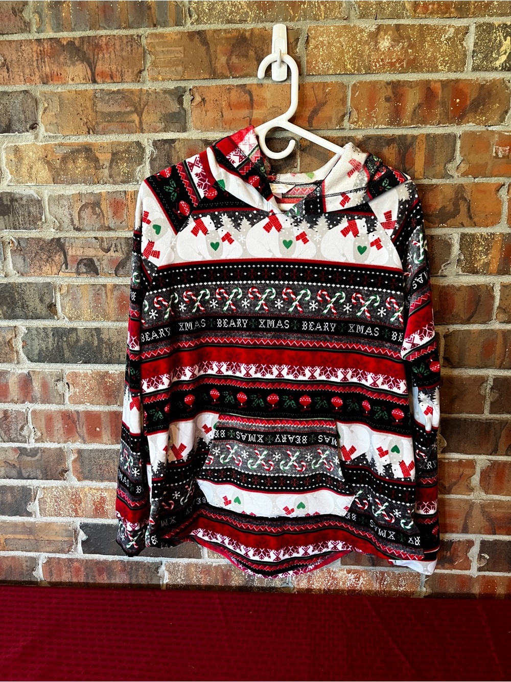 No boundaries Juniors Holiday Christmas Lightweight Hoodie Size:19 very soft